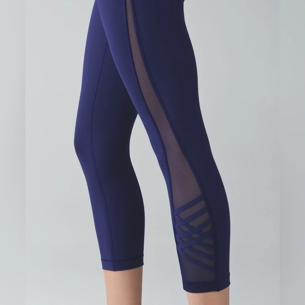 Lululemon X Soulcycle Minimalist Crop Leggings in Hero Blue sz 4